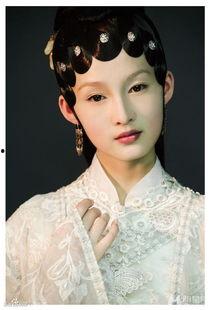 新红楼梦演员表李沁,青春绽放，情感交织